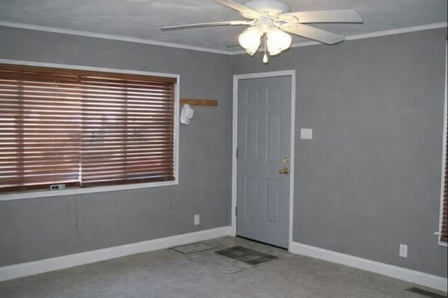 Building Photo - Under Renovation - Coming Soon - 2 Bed, 1 Bath - Parsons, KS