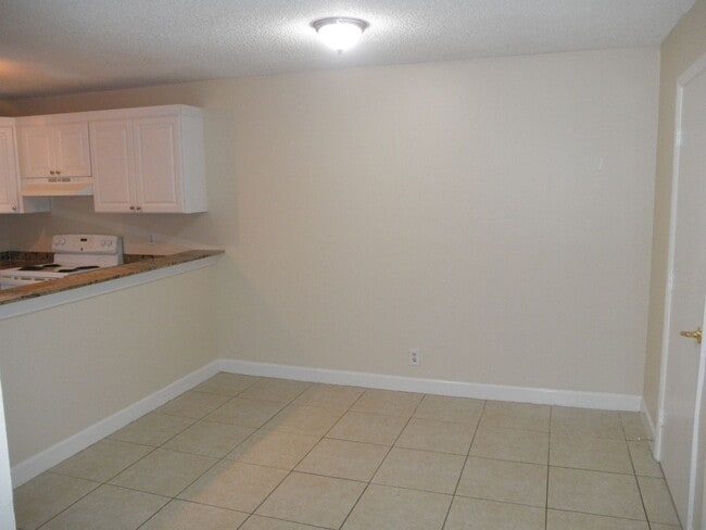 Building Photo - SPRINGDALE TOWNHOMES