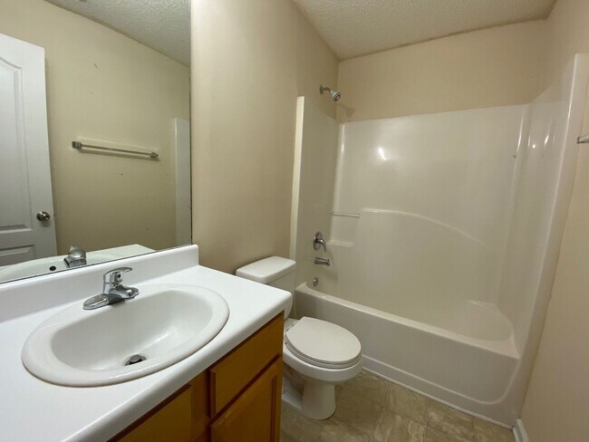 Foto del edificio - BRIDGEWATER HOME! PRE-LEASING FOR JULY 10TH!