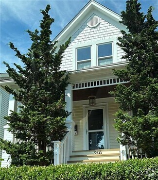 Building Photo - 318 Highland Ln