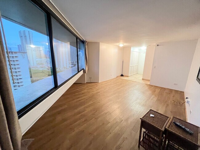 Foto del edificio - (INCLUDING UTILITIES, A/C & INTERNET) Studio Unit with 1 parking available Waikiki Marina!!