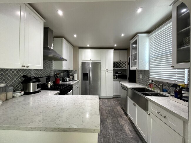 Foto del edificio - 2348 Warwick Ave