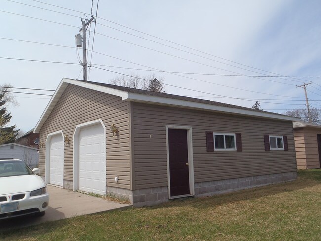 Building Photo - 1424 E 4th St