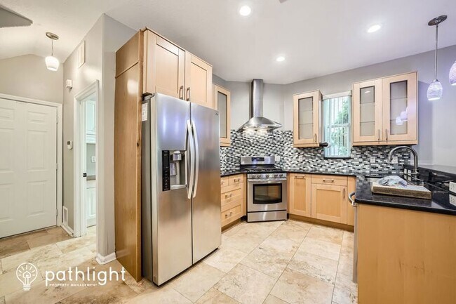 Foto del edificio - 15650 Autumn Glen Ave