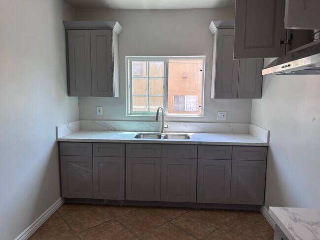 Building Photo - 1012 N Ditman Ave