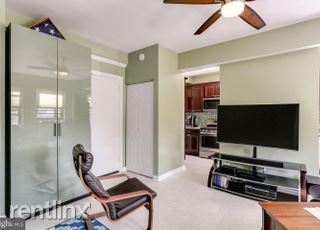 Building Photo - 1001 St Paul St