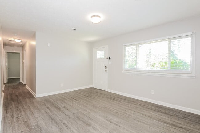 Building Photo - 17 Gerry Ct