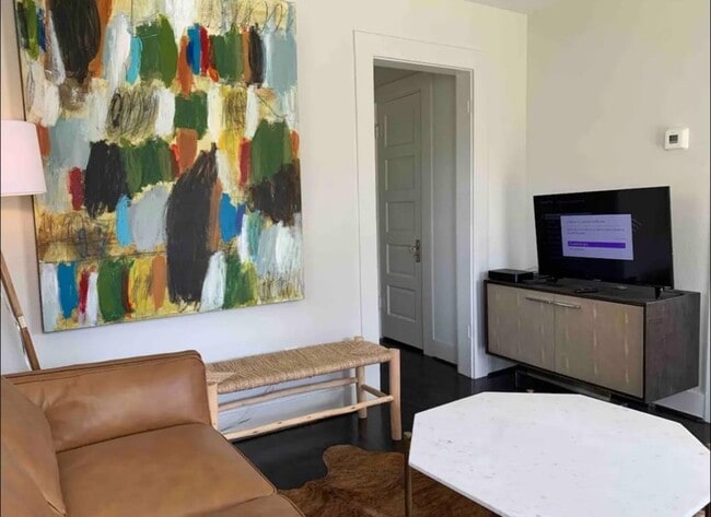 Building Photo - 1103 W 18th St