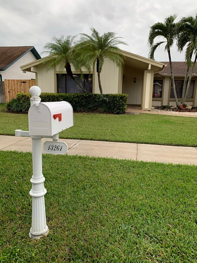 Foto del edificio - 13261 SW 102nd Terrace