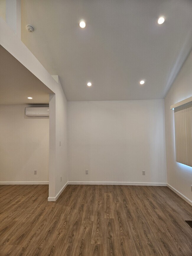 Foto del edificio - 3172 1/2 Farnsworth Ave