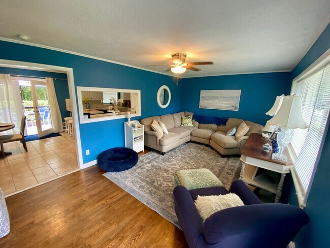Building Photo - Pet Friendly 3BD/2BA Ranch Brick Home Walking Distance to UNCW -STUDENTS AND CO-SIGNERS ACCEPTED