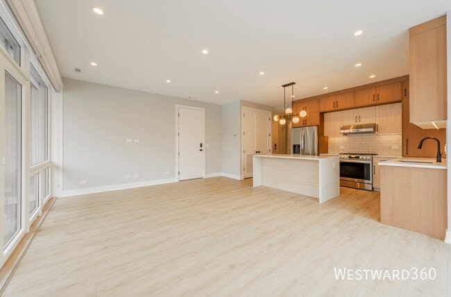 Building Photo - 2355 W Flournoy St