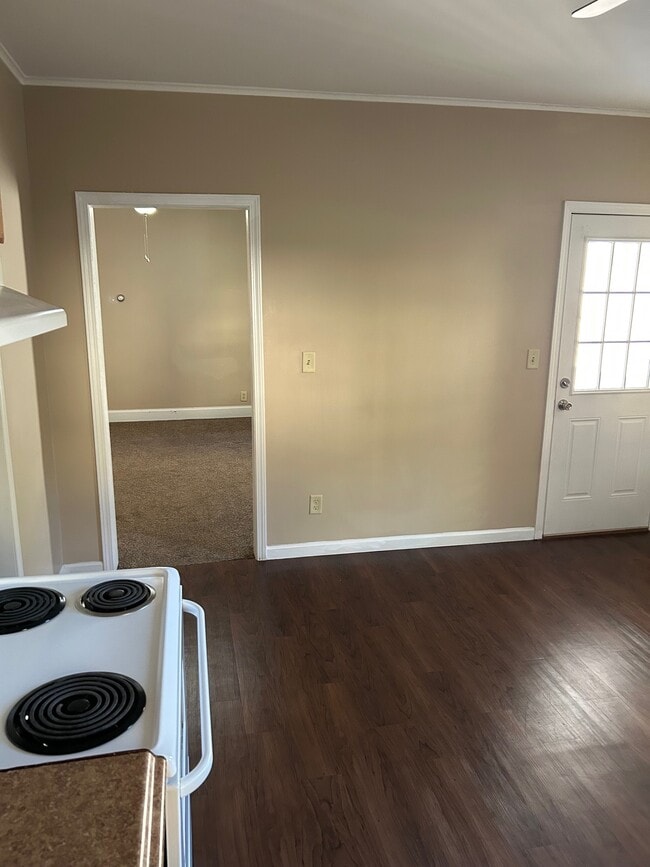 Building Photo - 918 Marshall St