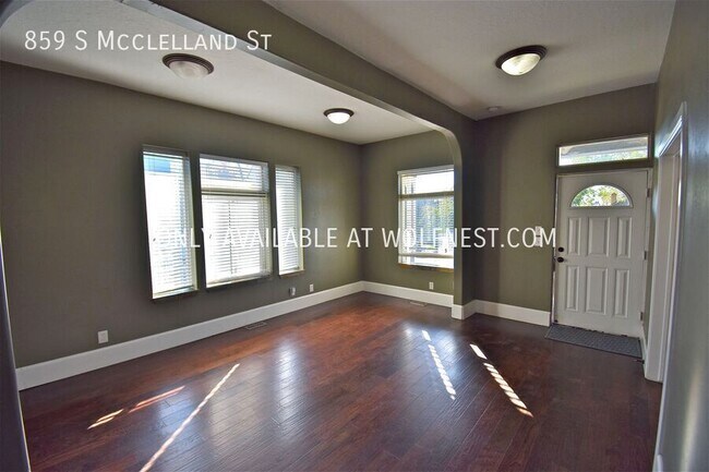 Foto del edificio - Beautiful 3 Bed 9th & 9th Home! No Deposit...