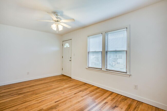 Foto del edificio - 415 E 6th St