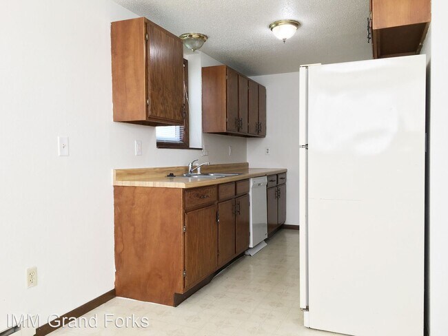 Building Photo - 3 br, 1 bath Apartment - 321 N. 50th St.