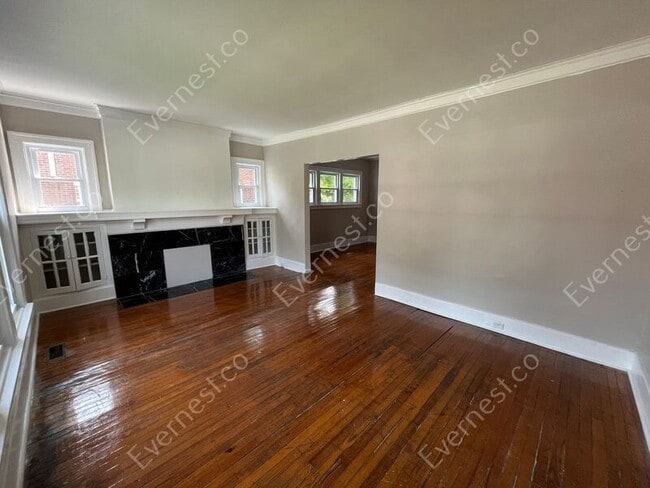Building Photo - 163 Tuxedo St