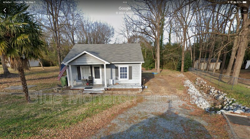 Primary Photo - 107 E Main St
