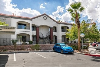 Building Photo - 950 Seven Hills Dr