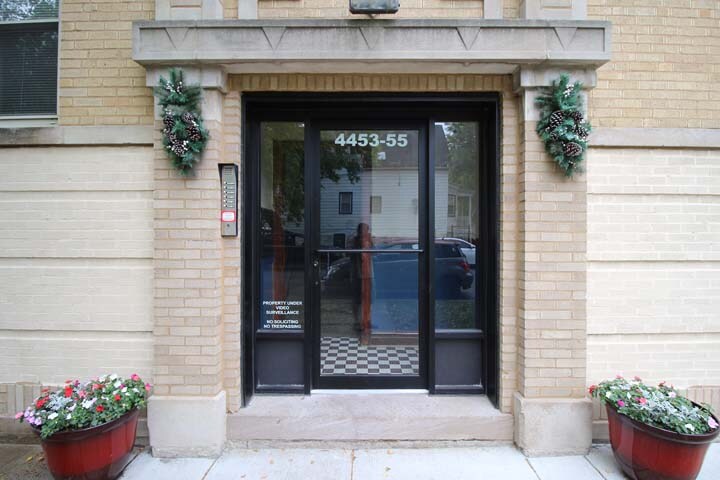 Primary Photo - 4455 W Dickens Ave