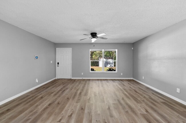 Building Photo - 37745 Walker Aly