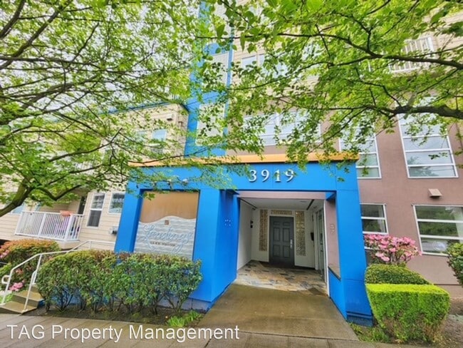 Building Photo - 1 br, 1 bath House - 3919 Latona Ave. NE #201