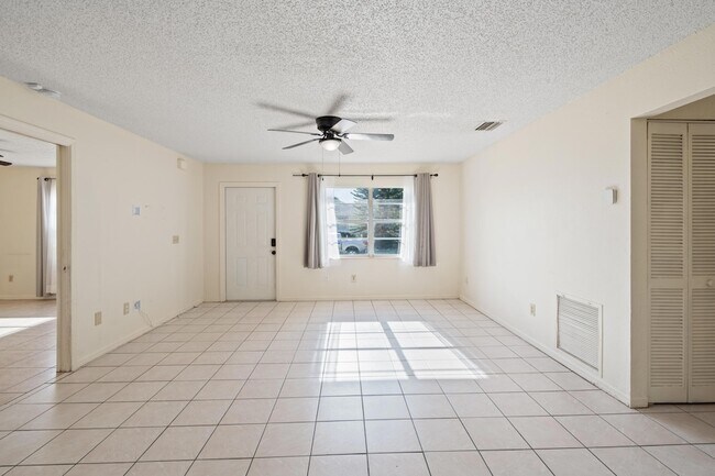 Foto del edificio - 1352 Tilberg Ave NW