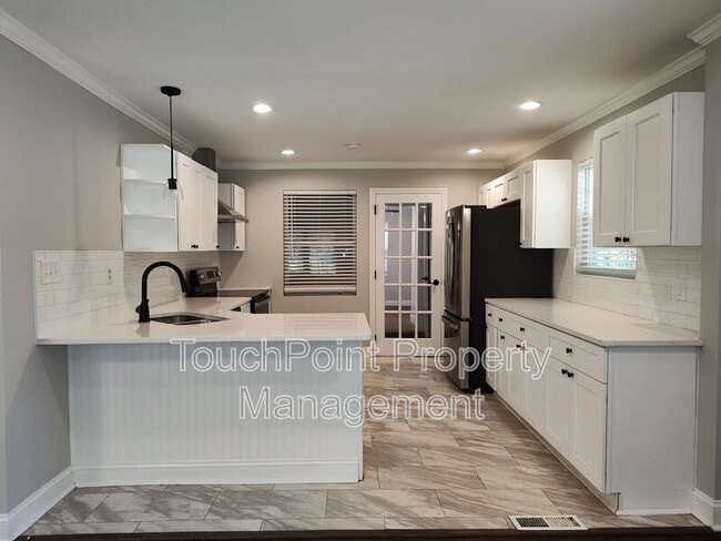 Building Photo - 3401 Bonaire Dr