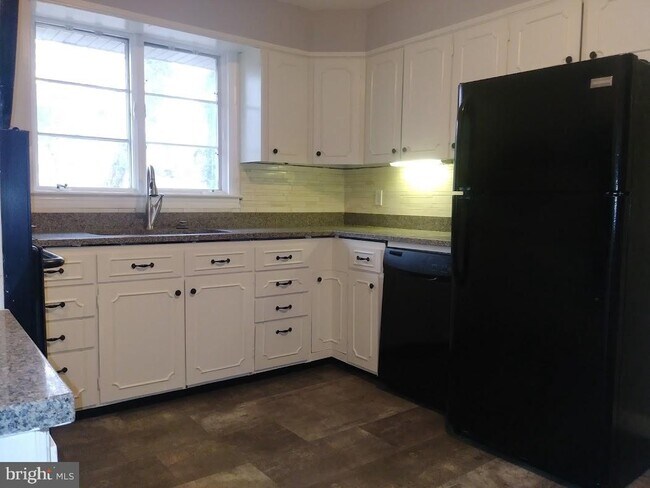 Foto del edificio - 2115 E Cold Spring Ln