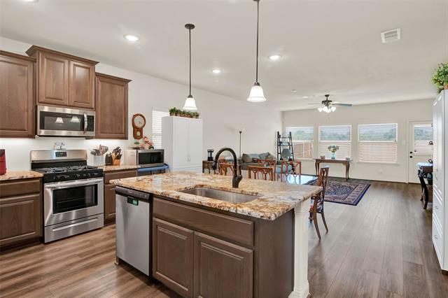 Foto del edificio - 7839 Ashwood Dr