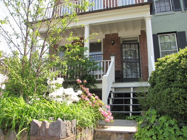 Foto del edificio - 1695 35th St NW