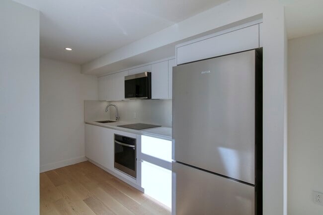 Building Photo - 10 Rosemount