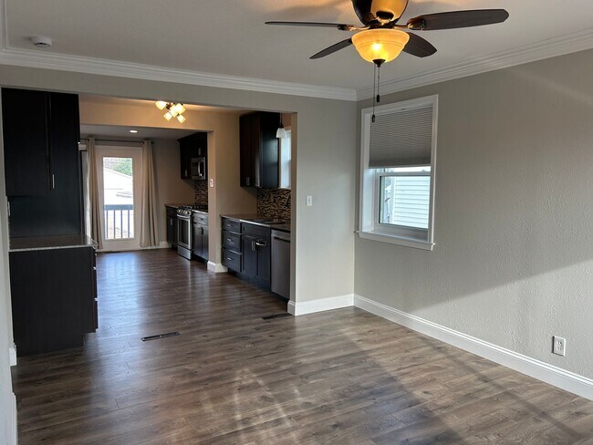 Foto del edificio - Modern Renovation in Sought-After Area