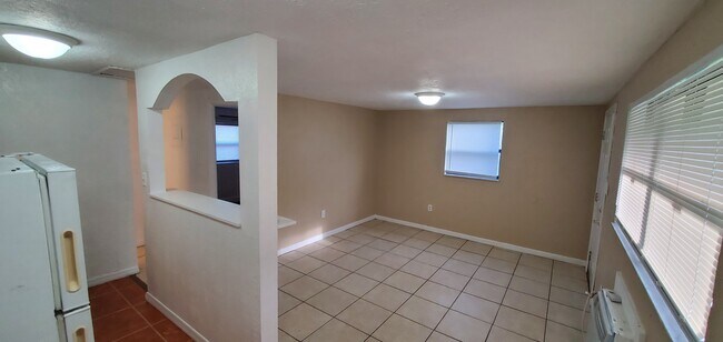 Building Photo - 9406 Grandfield Rd