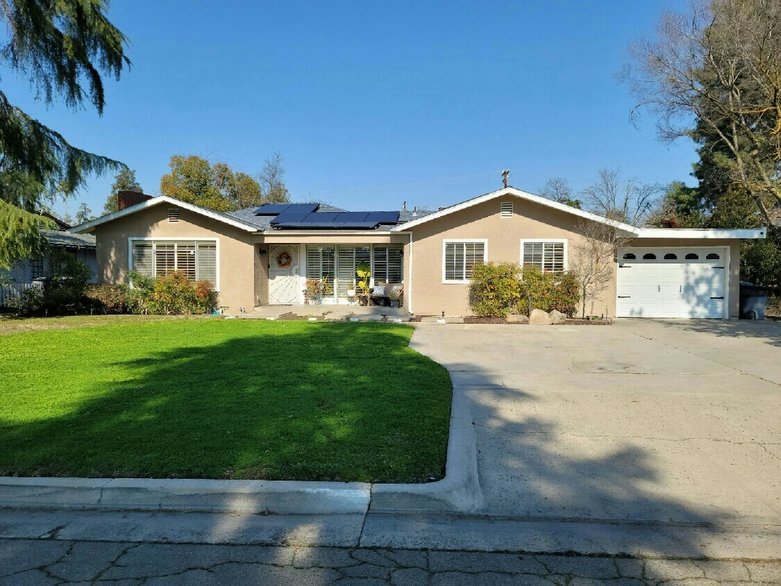 Primary Photo - 3017 E Saginaw Way