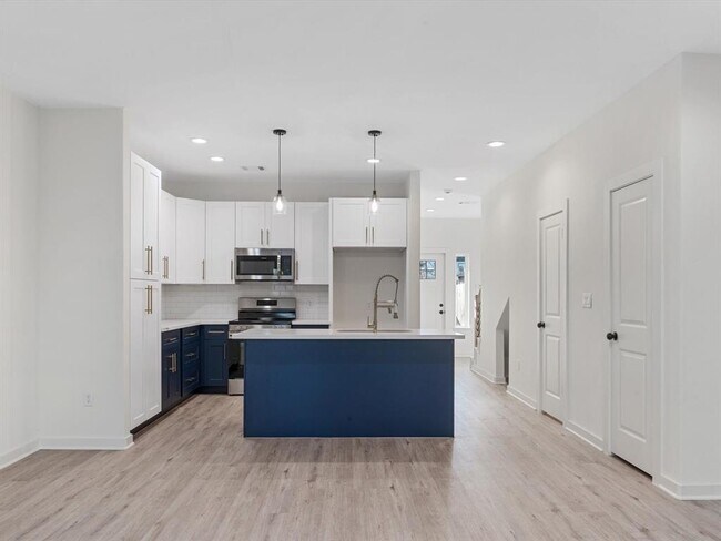 Building Photo - 5704 Elysian St