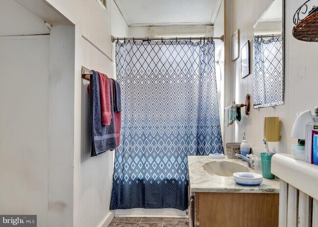 Bath - 200 Mount Vernon Ave