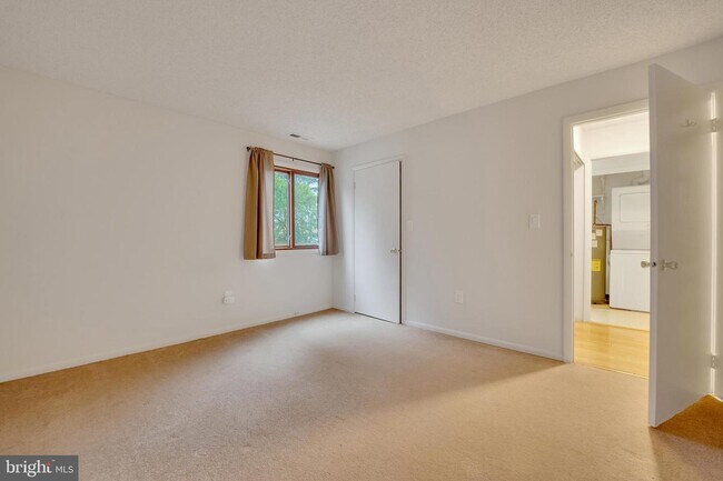 Building Photo - 115 Ravens Crest Dr
