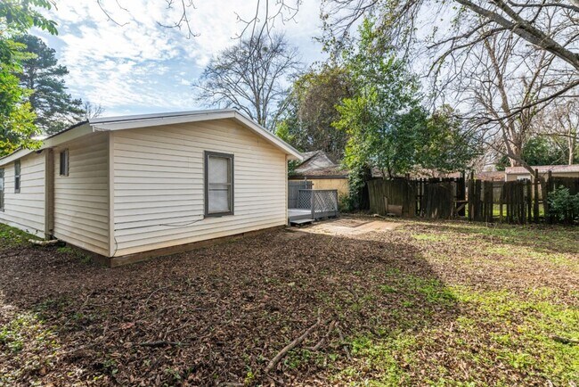 Foto del edificio - Renovated 3BR/2BA Tuscaloosa Gem with Luxu...