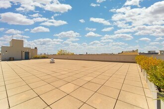 Building Photo - Luxury One Bedroom in Bushwick