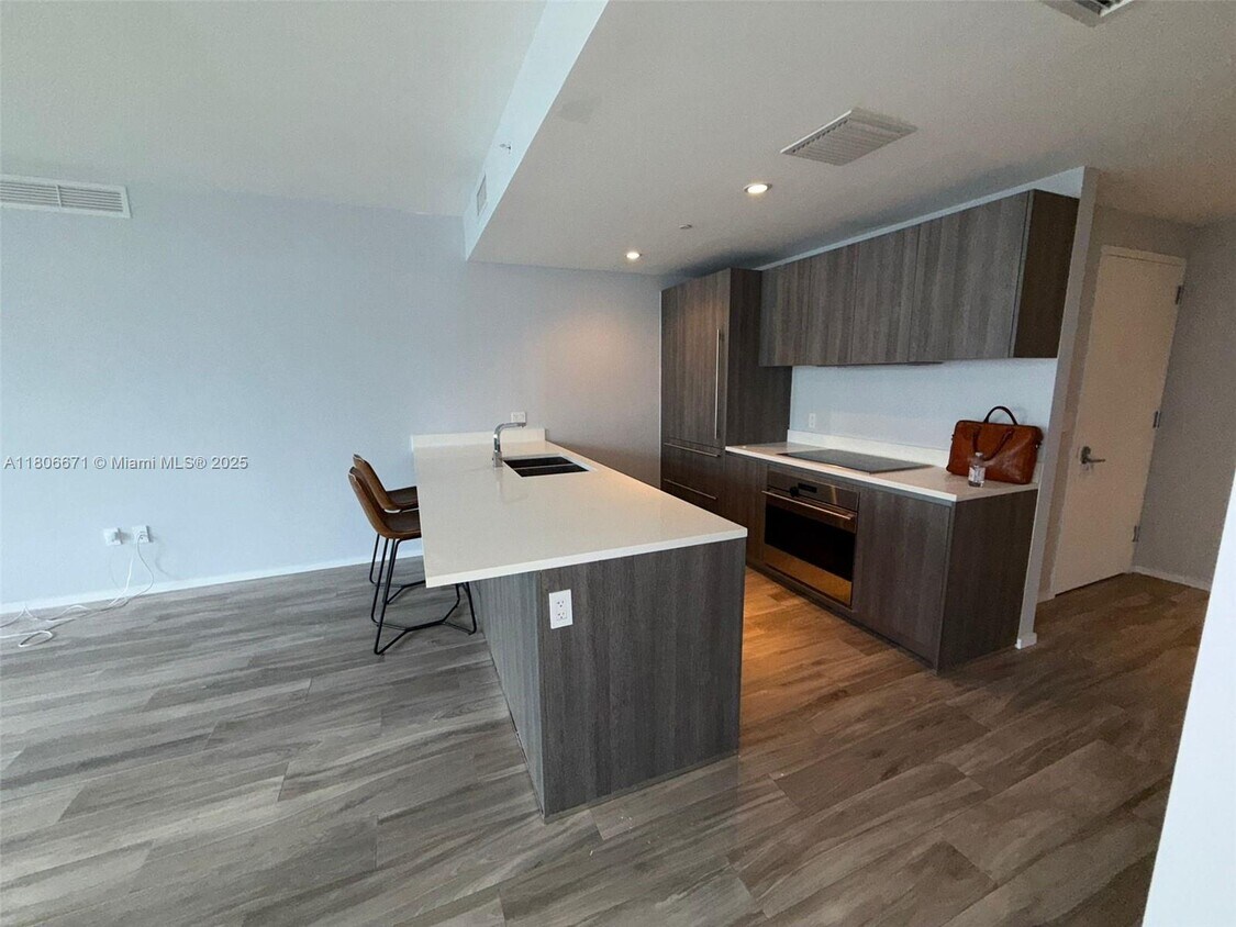 Foto principal - 801 S Miami Ave