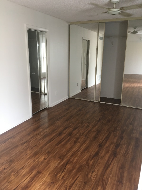 Foto del edificio - 643 Executive Center Dr