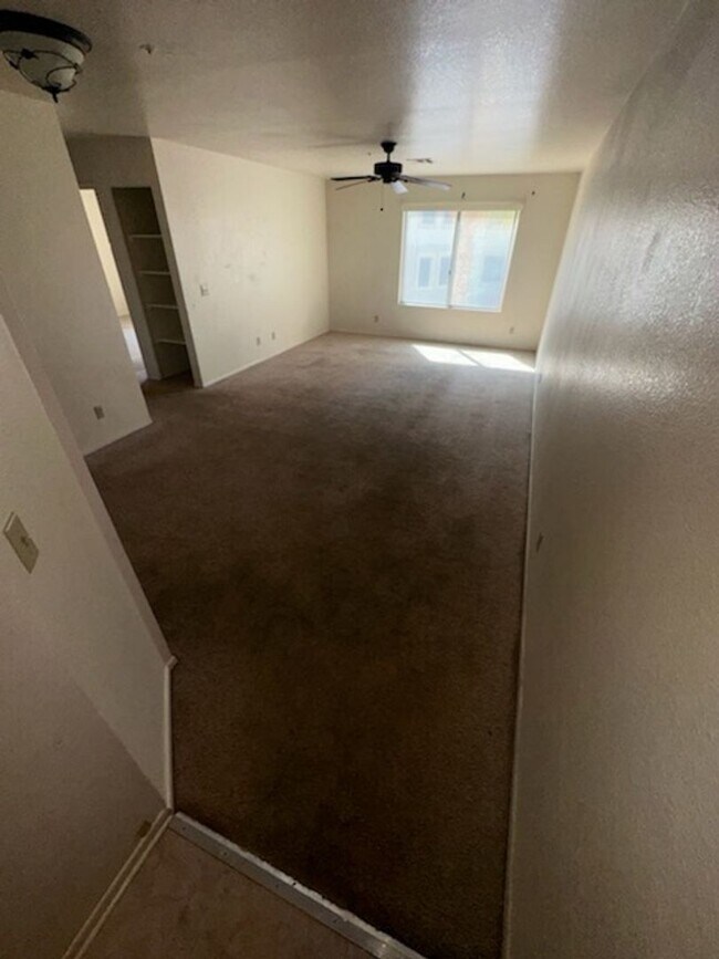 Building Photo - 2nd Floor Condo for Rent -MORE PHOTOS COMING.