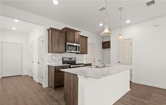 Foto del edificio - 3 bedroom 2.5 bathroom townhome!