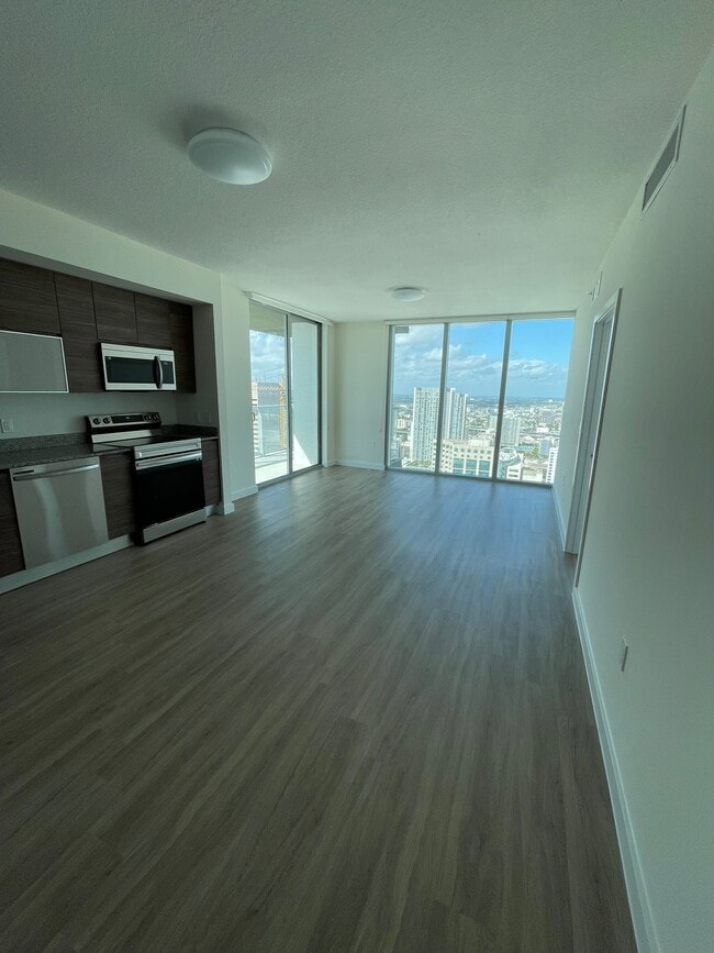 Building Photo - 155 S Miami Ave