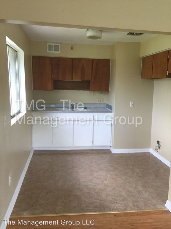 Building Photo - Two Bedroom Apartment Available for June 1st