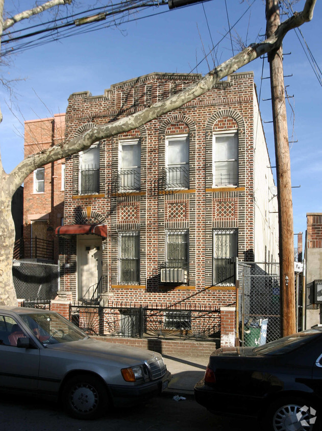 Primary Photo - 469 Bristol St