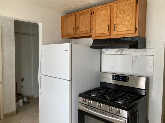 Foto del edificio - 2 Bedroom Condo for Rent