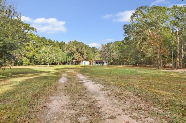 Building Photo - 22595 Pineridge Dr