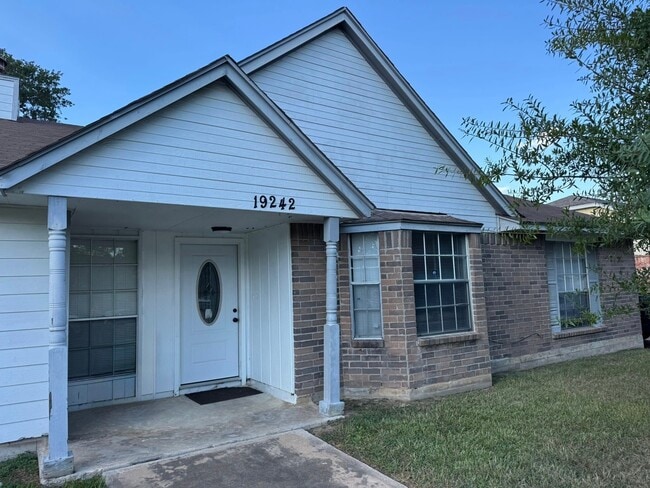 Building Photo - 19242 Woodglen Dr